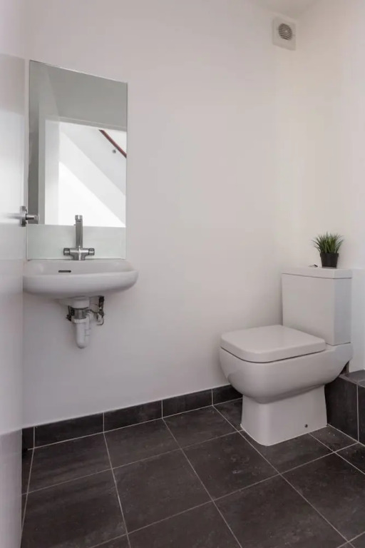 2 Bedroom Split Level Flat In The Heart Of Camden