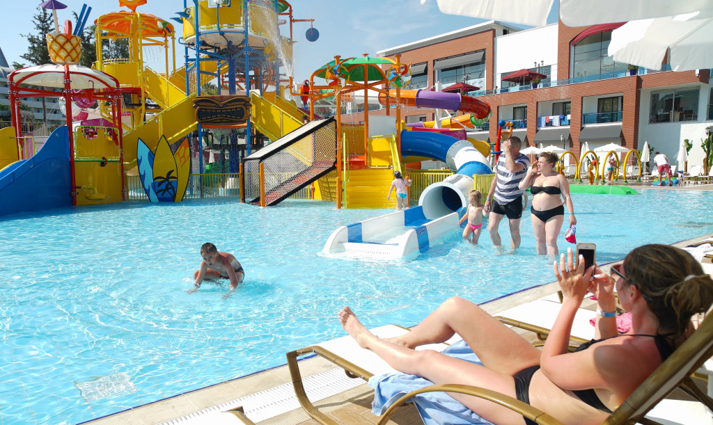 CLUB AQUA PLAZA