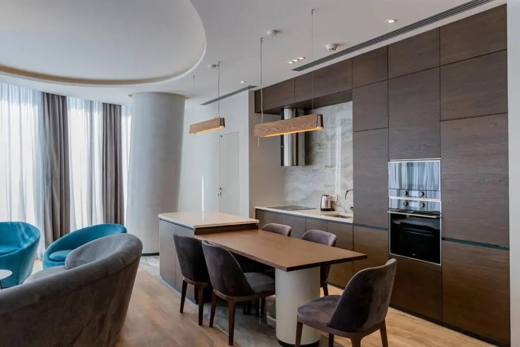 Luxury Hotel Apartment With Stunnig Views For 4