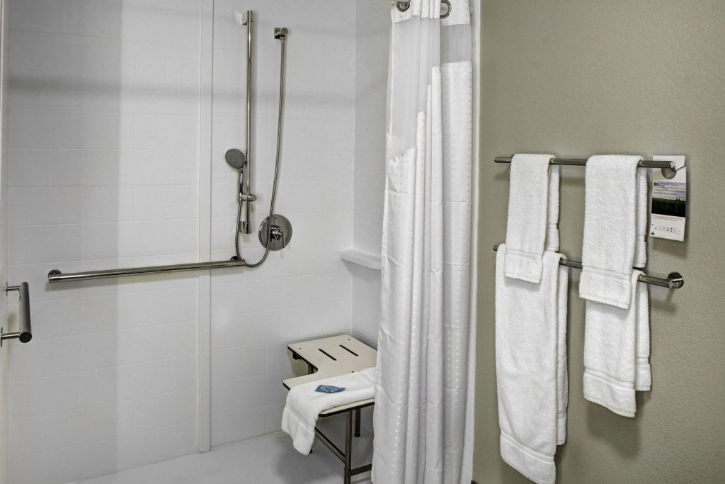 Holiday Inn Express & Suites Coldwater by IHG