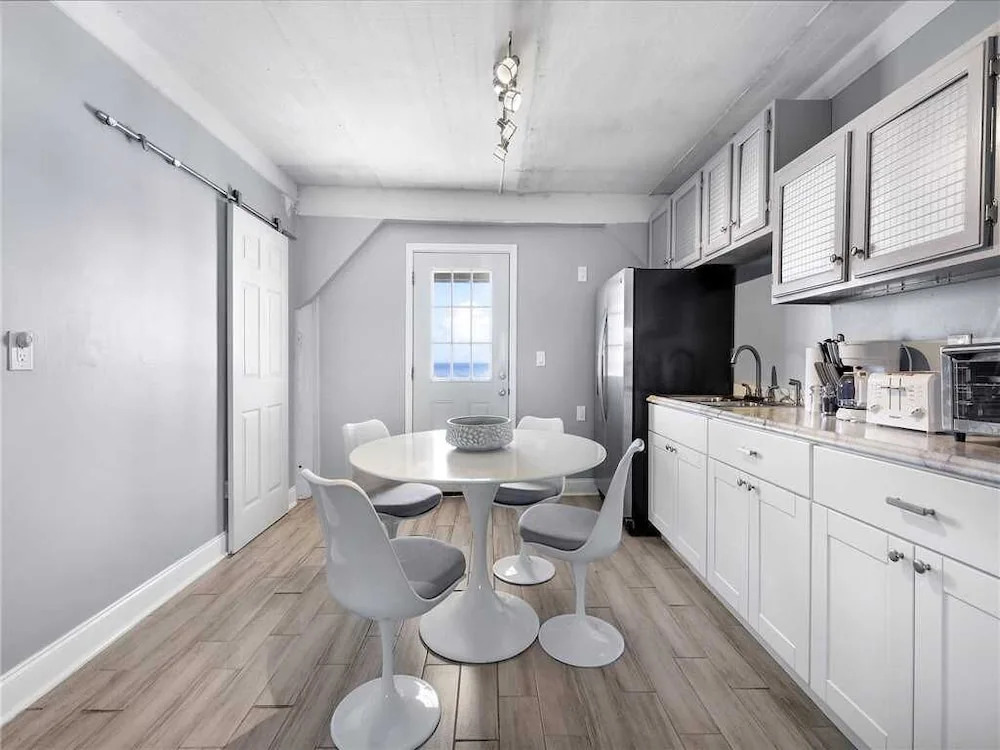 Hemingway Dream, 5 Bedrooms, Beach Front, Sleeps 14