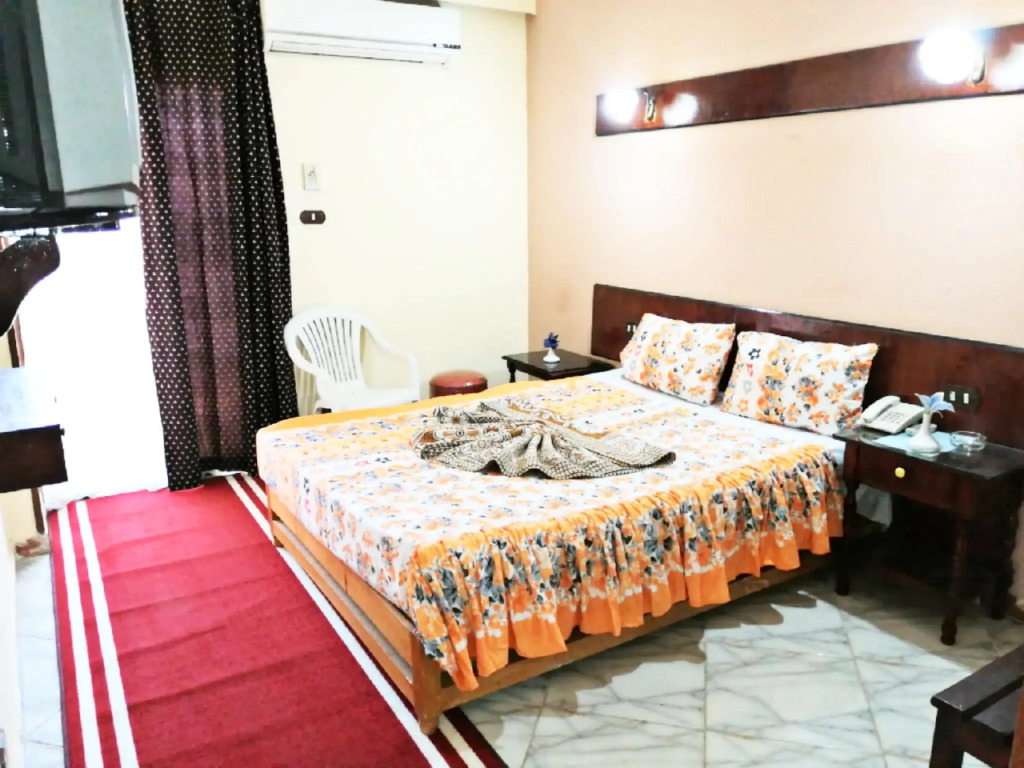 Shady Hotel Luxor