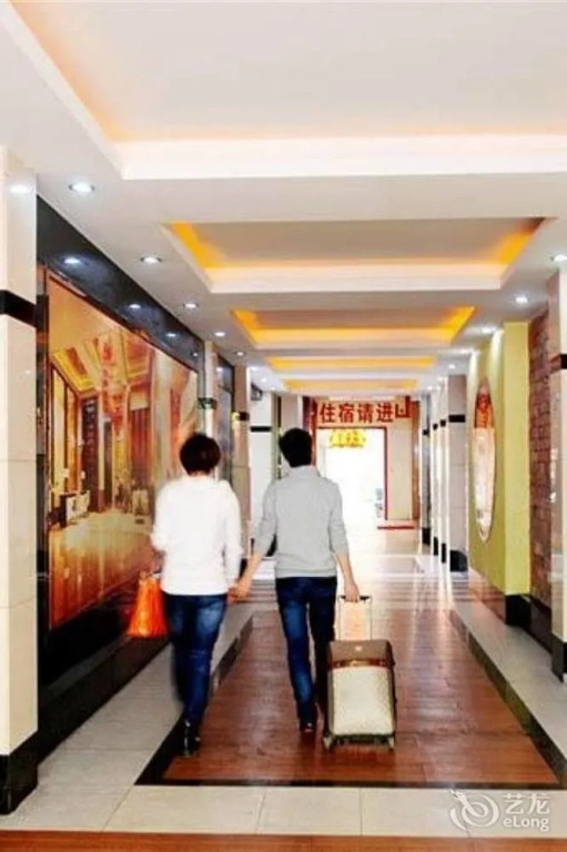 Xianglong Boutique Hotel (Guangzhou North Railway Station Huacheng Road Subway Station)