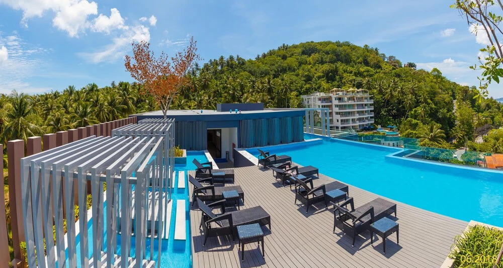 The Aristo Beach Front 520 by Holy Cow