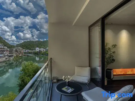 Sansan Minimalist Light Luxury Hepan Sixiang Minsu
