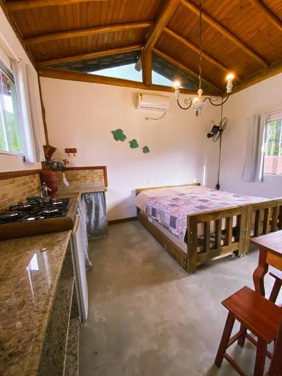 Suíte com cozinha próxima a Trindade Paraty Flats Roots