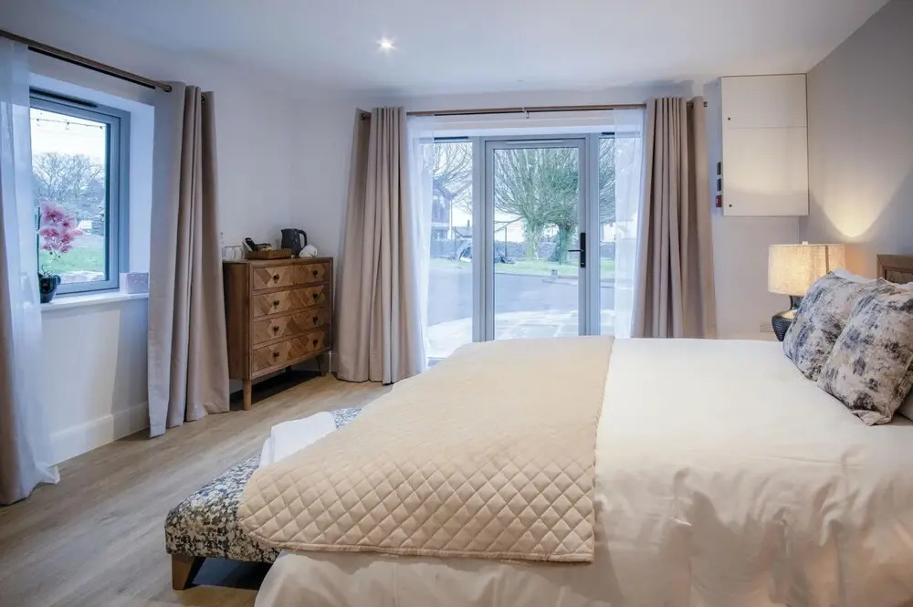 Suite 1 - Sleeping Giant Hotel - PEN Y CAE Inn