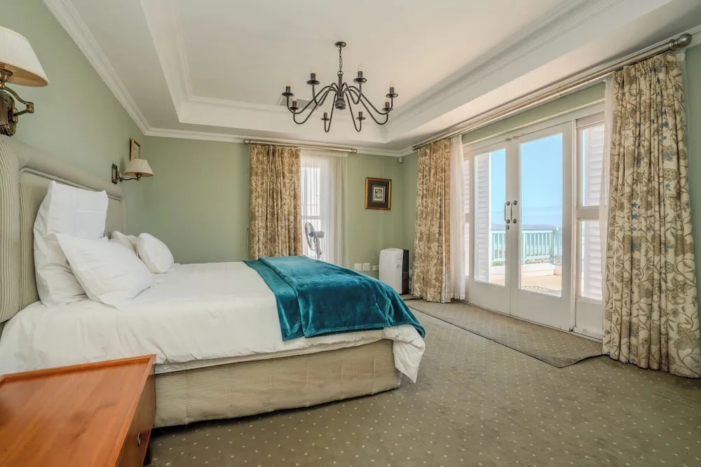 Charming Langebaan Holiday Home With Panoramic Views