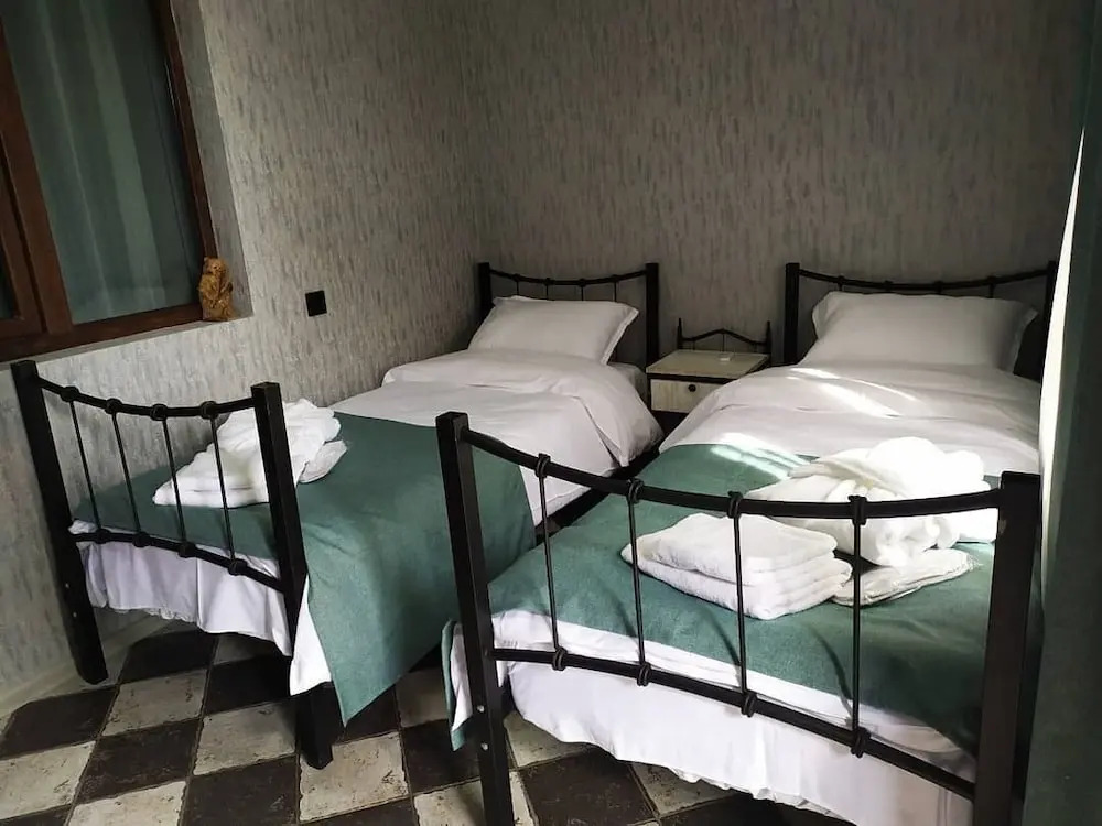 Отель Hotisi