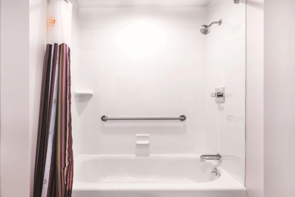 La Quinta Inn & Suites by Wyndham Cleveland near Lee Univ