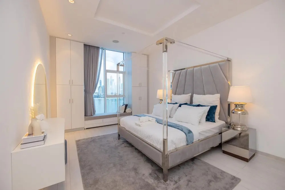 Sophisticated 1BR Palm Apt w Beach Access