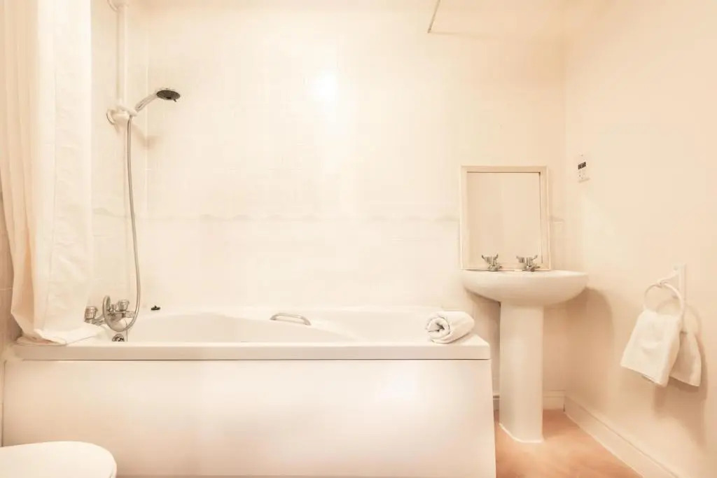 BEST PRICE! STUNNING 2 Bed City Centre - 4 single beds or 2 Super king, Smart TVs, Sofa Bed & FREE SECURE PARKING