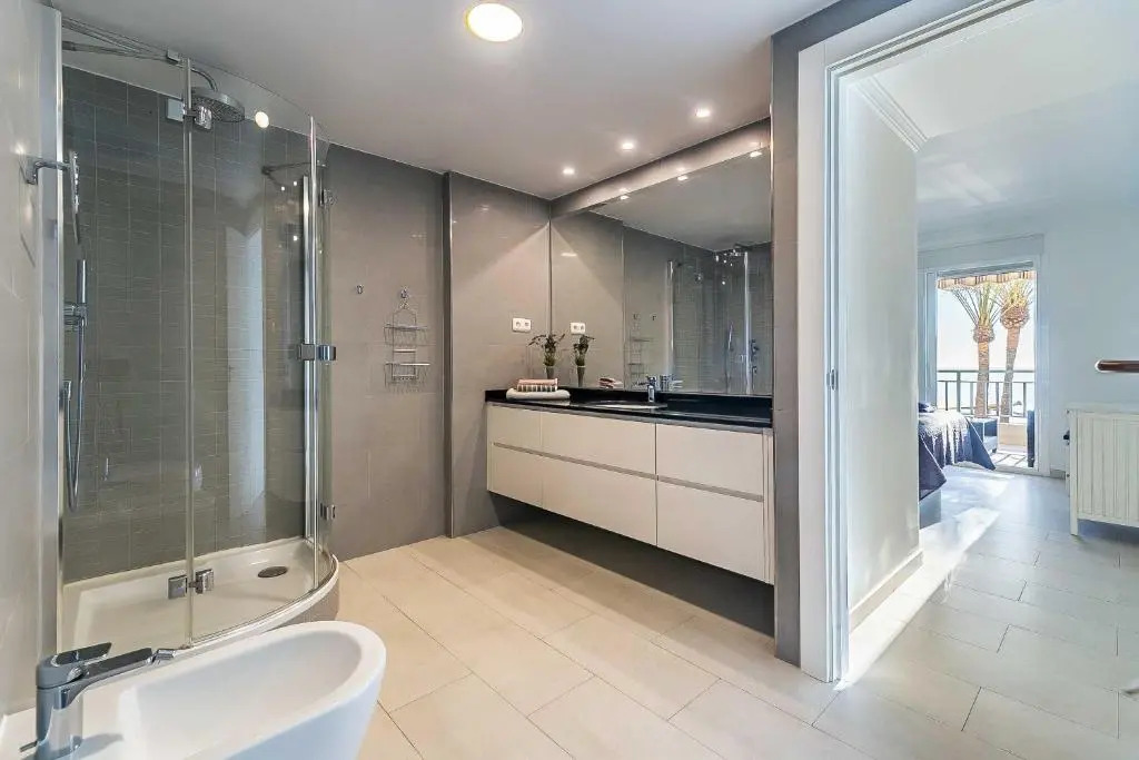 25-Modern Apartment in Paseo Maritimo, Fuengirola!