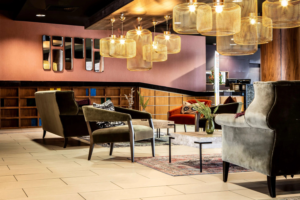 Waterfront Southport Hotel