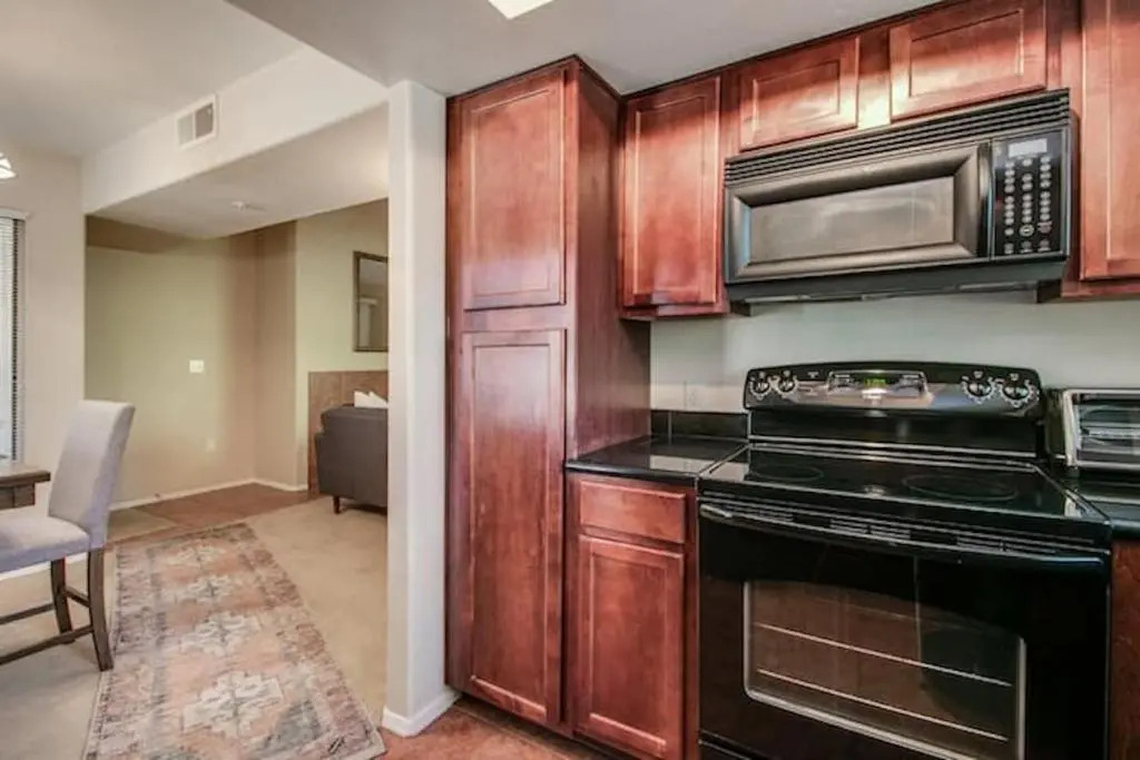 Luxury Paradise Valley Condo, Complete Remodel!
