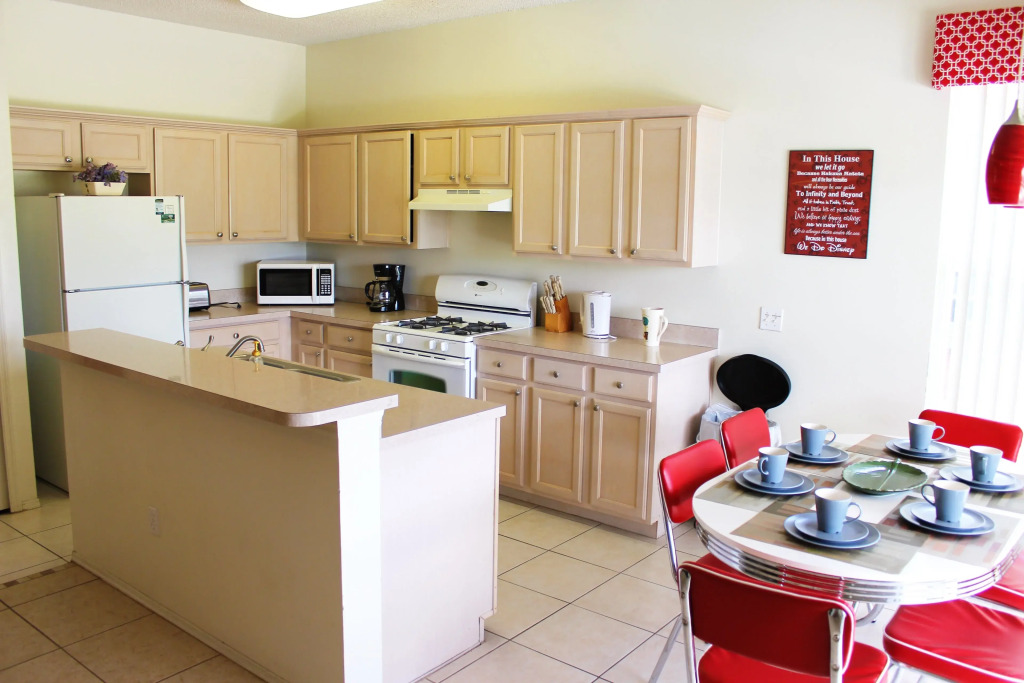 E132JA - 4 beds pool home on a golf course, Davenport, US