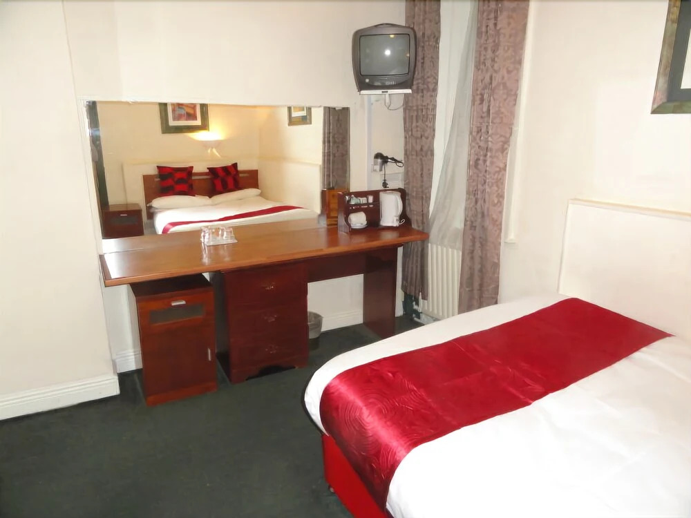 Clifton Court Hotel