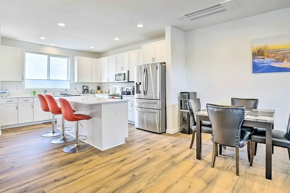 Modern Monroe Home - Private Yard & Mtn Views