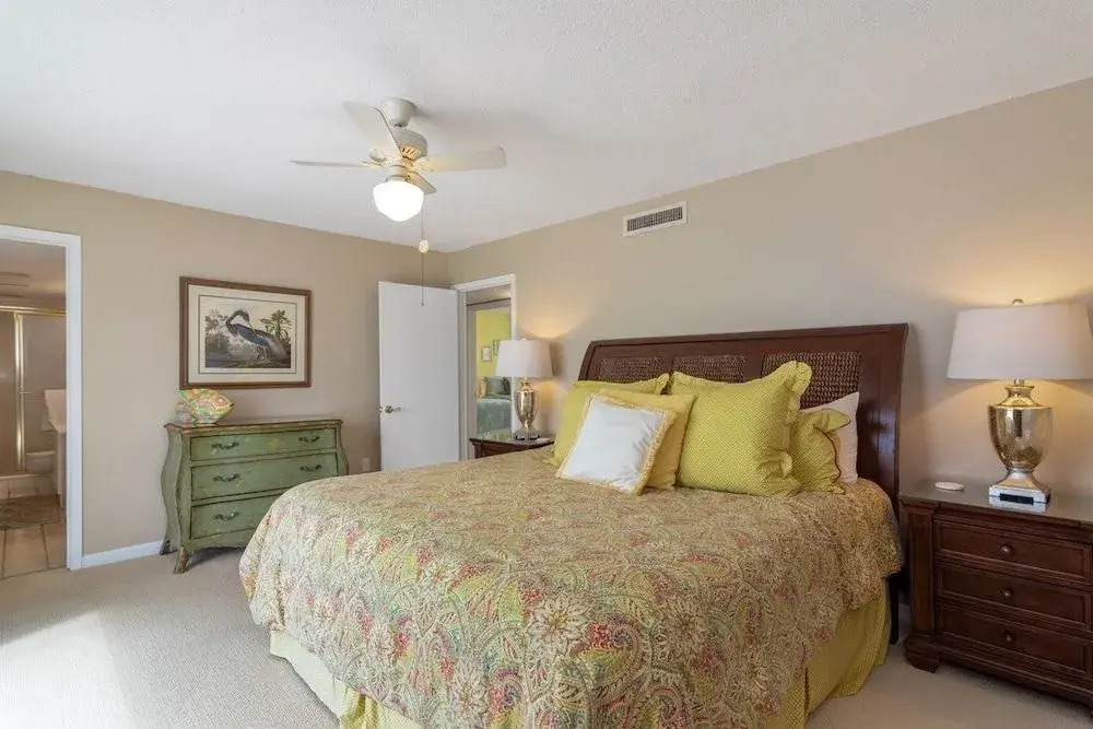 Shoreline 2096 Condo by RedAwning
