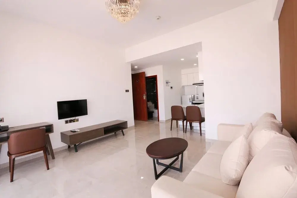 EASTLAND Hotel & Apartment