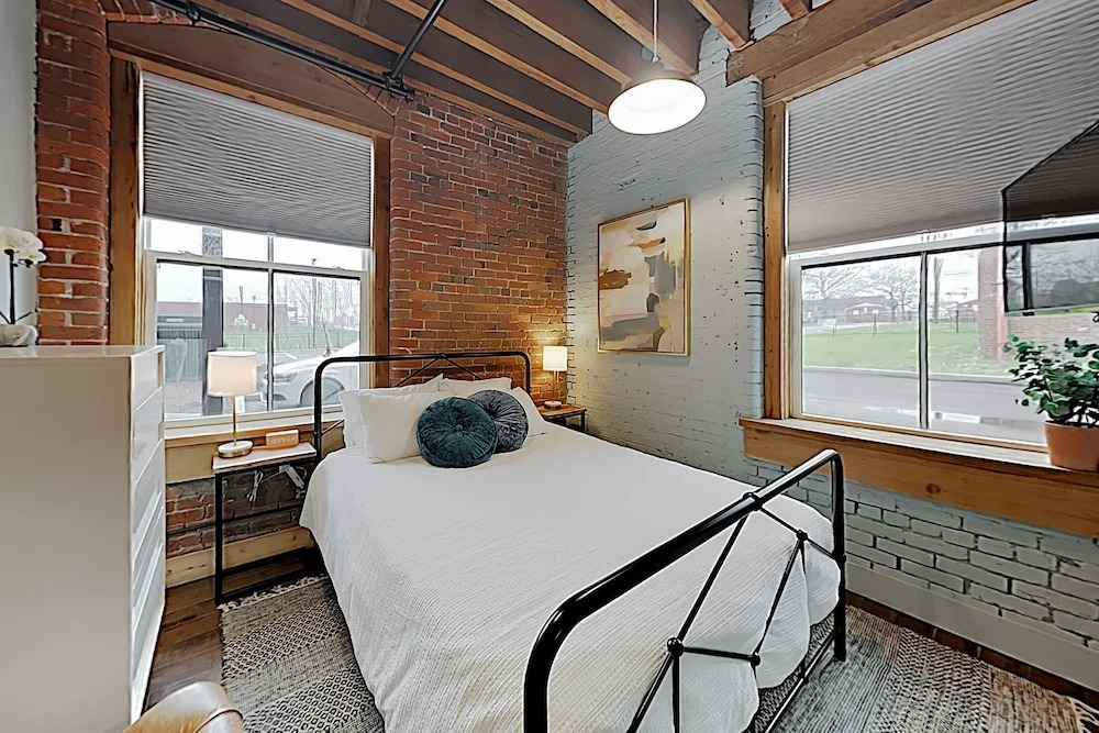 New Listing! Chic 1865 W/ Rooftop Deck 2 Bedroom Condo
