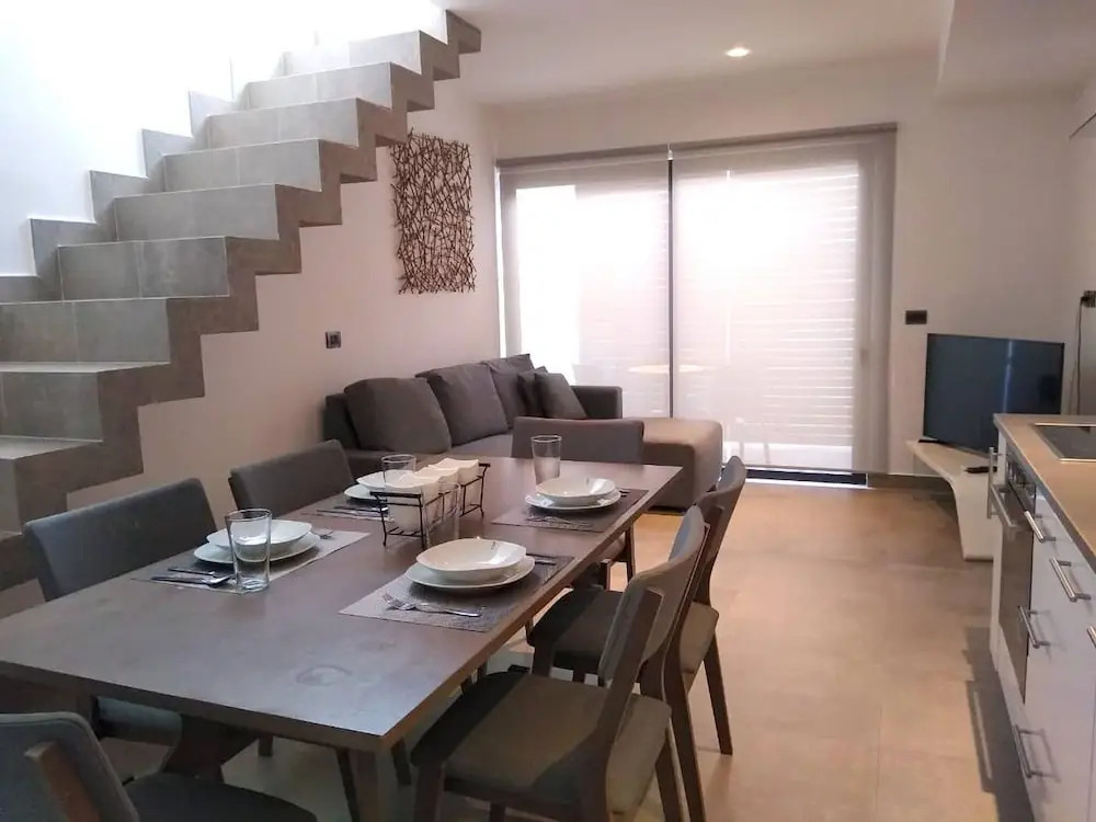Private Roof w Plunge Pool, Brand New 2 Br Penthouse for 6 sleeps