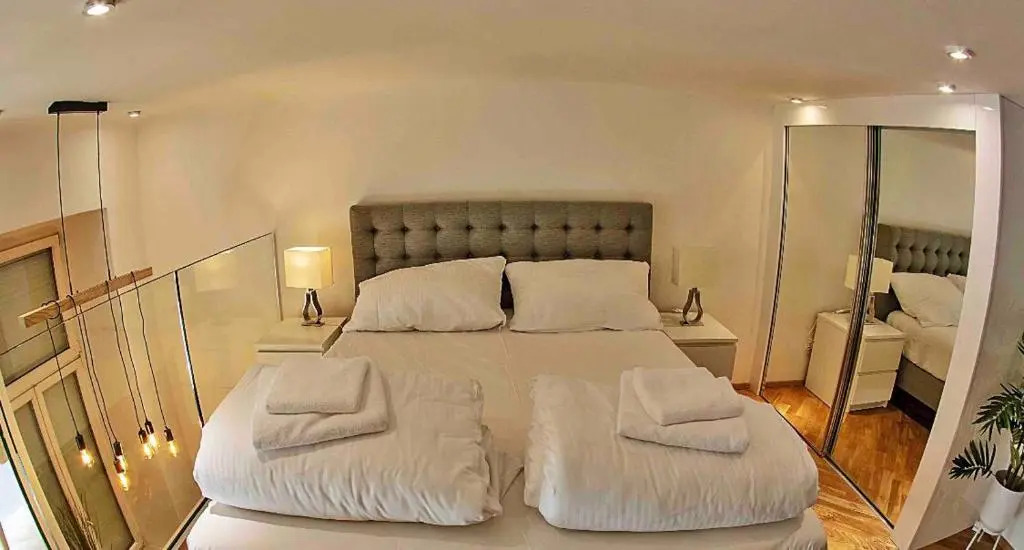 Zeus Design Loft Apartments