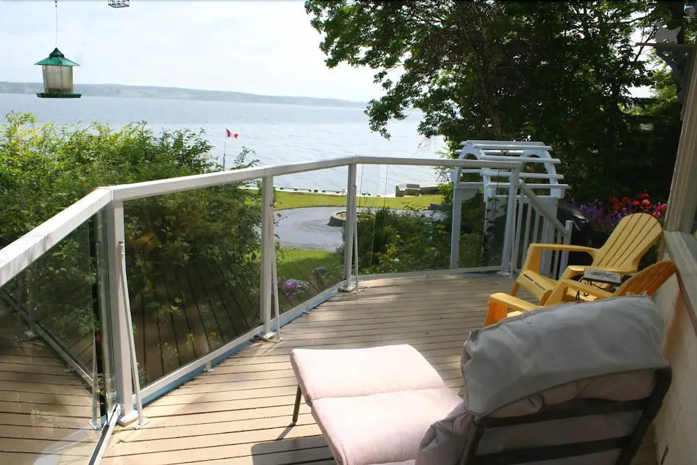 A Boat to Sea Bed & Breakfast