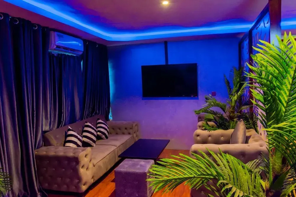 House 10 Luxury Hotel and Suites