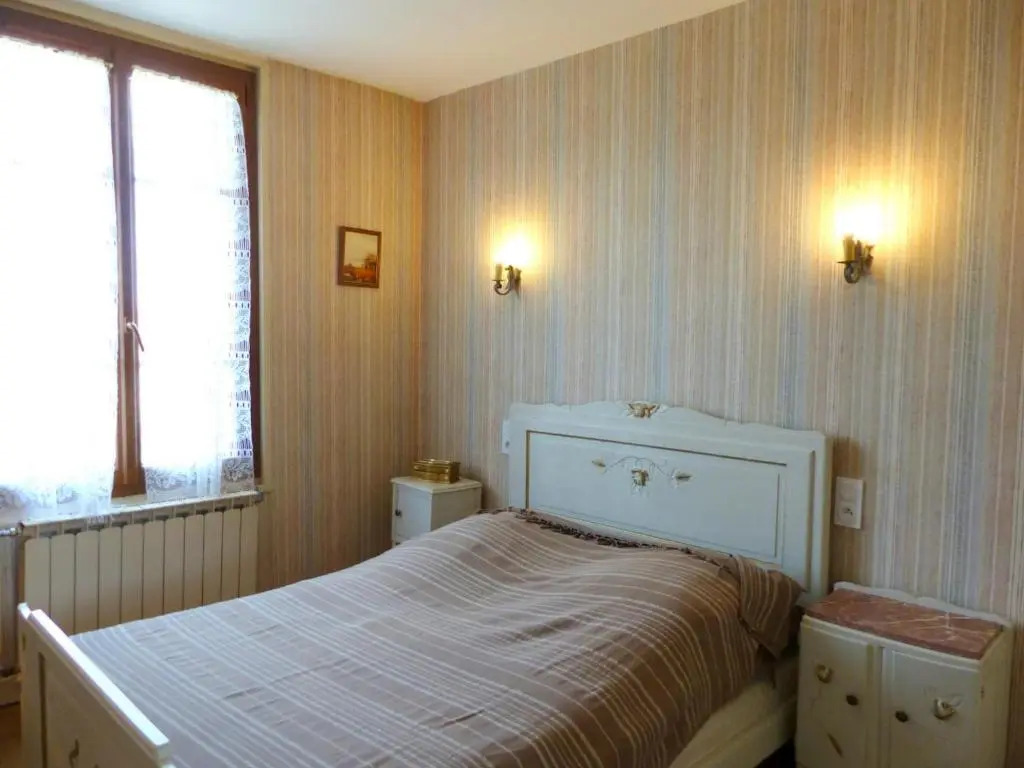 Charmant gîte avec piscine partagée au cœur dun village - FR-1-489-273