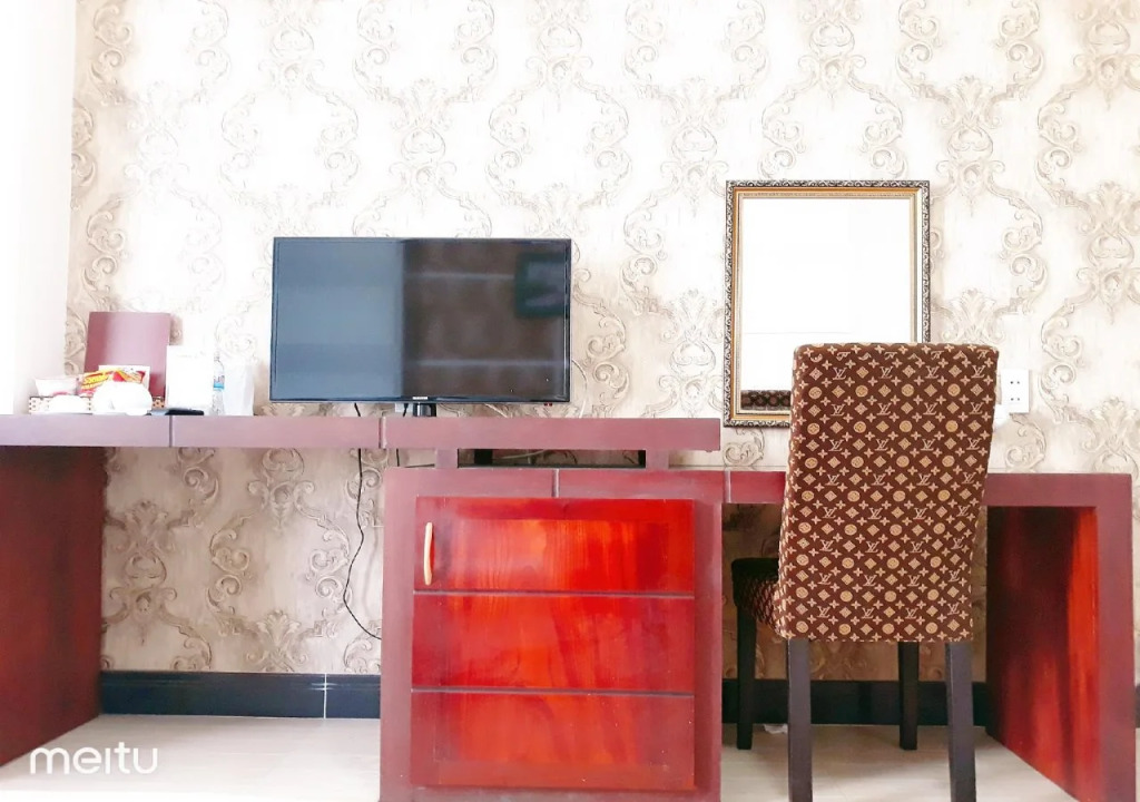 LION 8 Hotel