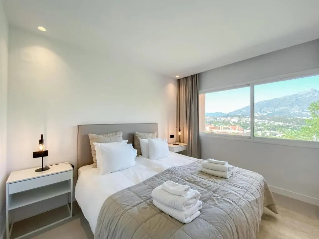 HEATED ROOFTOP POOL PENTHOUSE VIEWS MAGNA MARBELLA