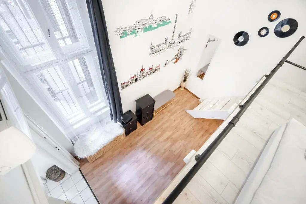 BpR Vinyl Style Studio Home with A/C