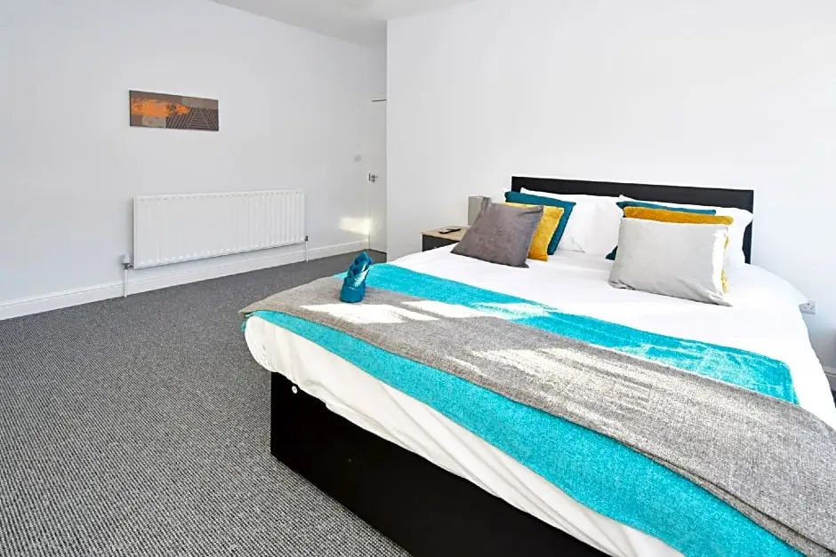 Townhouse @ 272 Walthall Street Crewe