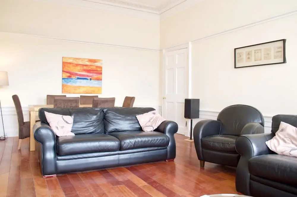 3 Bedroom Central Flat With Castle Views