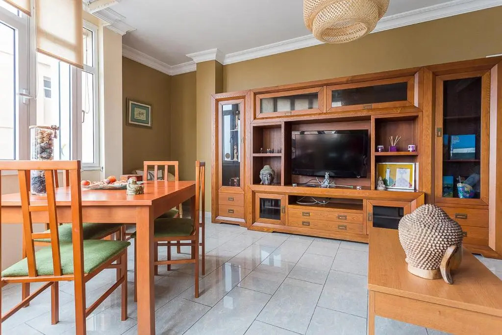 008 Amazing flat very close to the beach