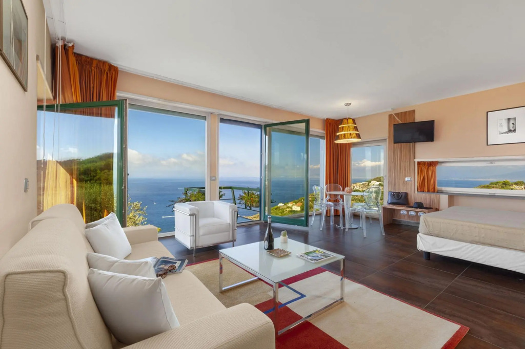 Luxury villa with marvellous terrace overlooking the sea-VILLA LILIANA