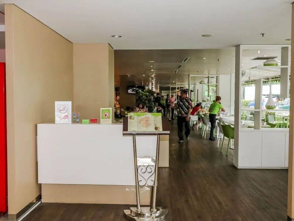 NIDA Rooms Tebet Pancoran Statue Dukuh Patra Raya