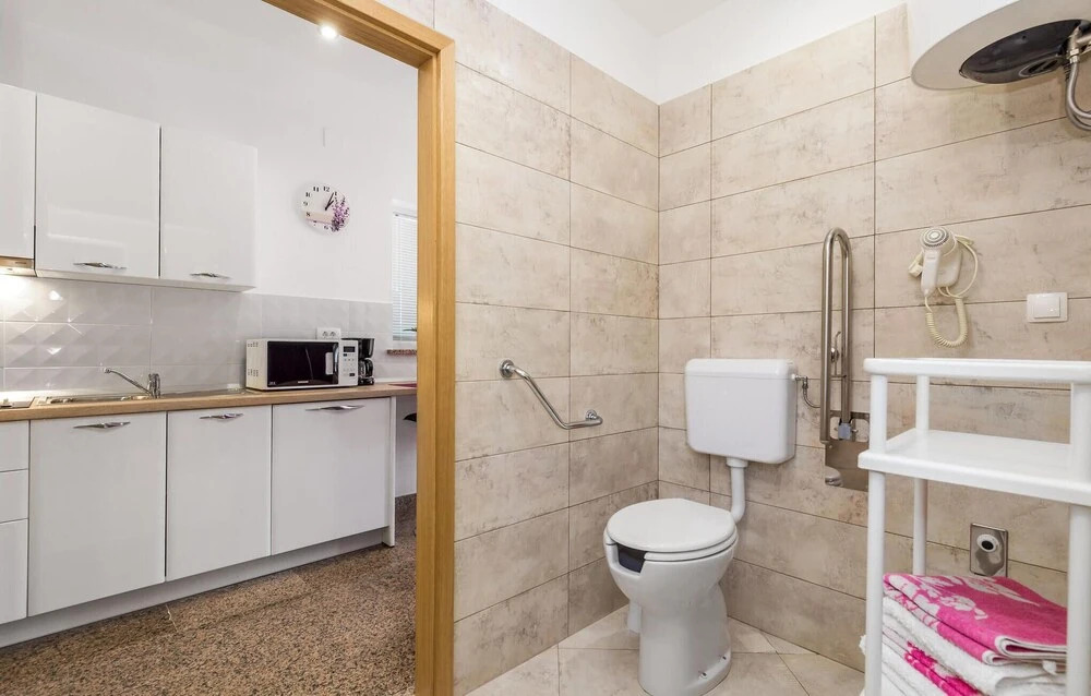 Beautiful Apartment in Rukavac With Wifi