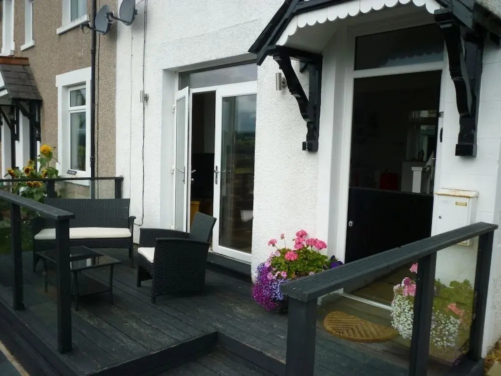 1 Saron Cottages