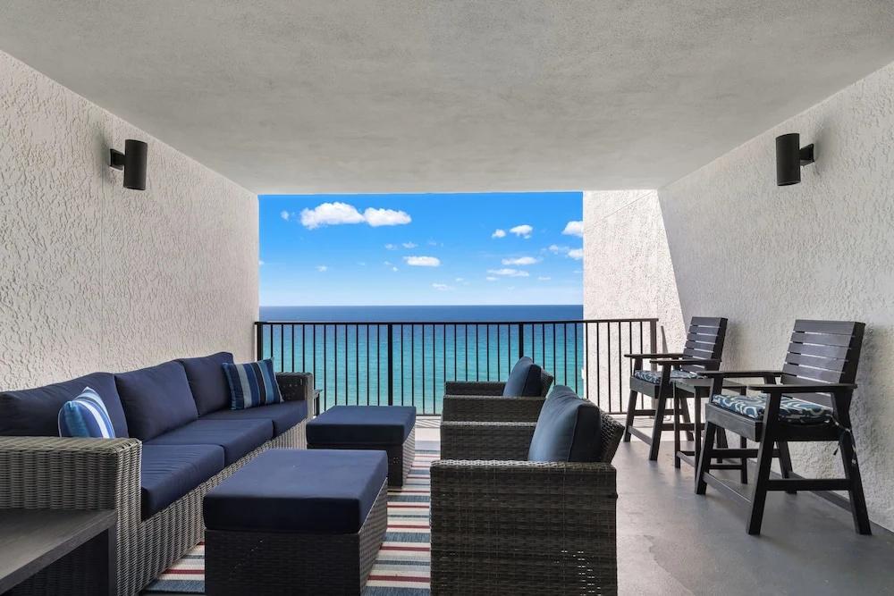 Escape to Beachfront Paradise: 2br/2ba Condo on the Gulf, Sleeps 8