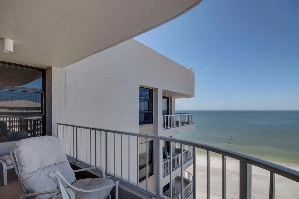 Rs 2304 - Royal Seafarer 2 Bedroom Condo by Redawning