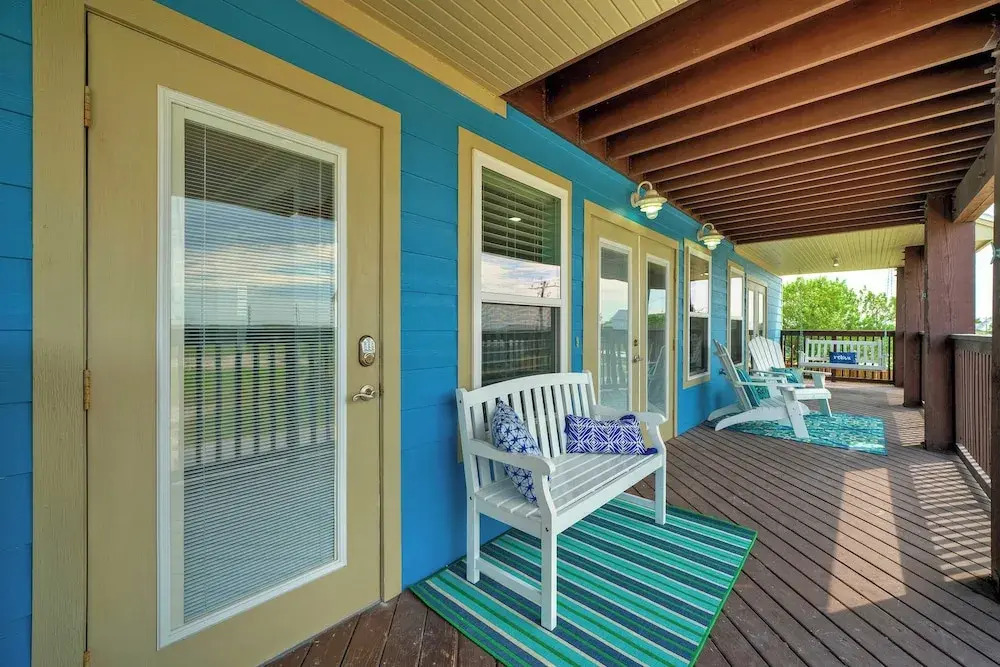 Sleeps 22 2 Homes w/ Private Pool, Game Room, Nature Views 7 BDR Avantstay