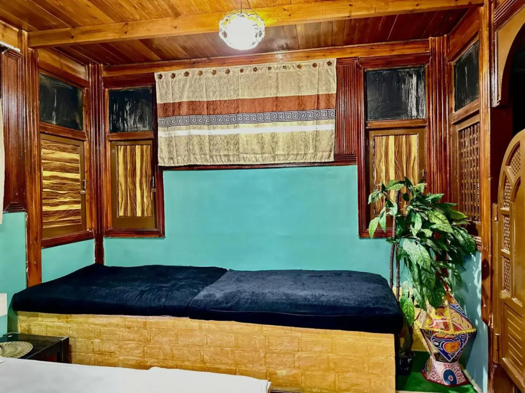 Elegant studio with private entrance with full services