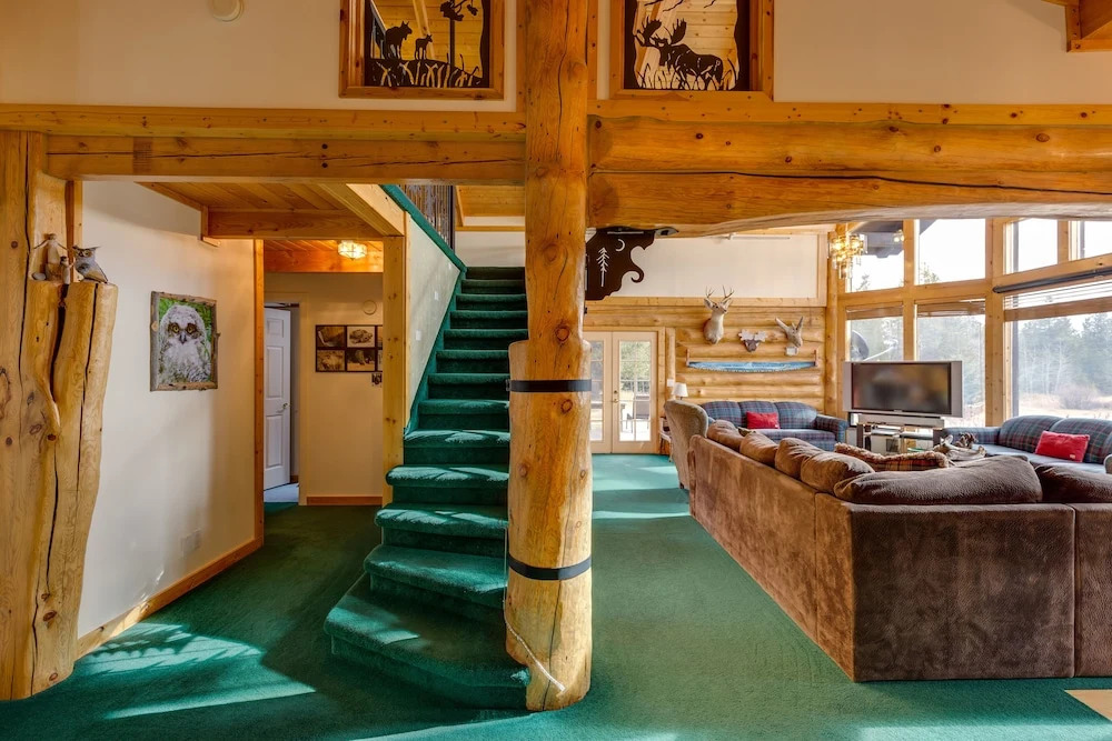 Bucksaw Lodge