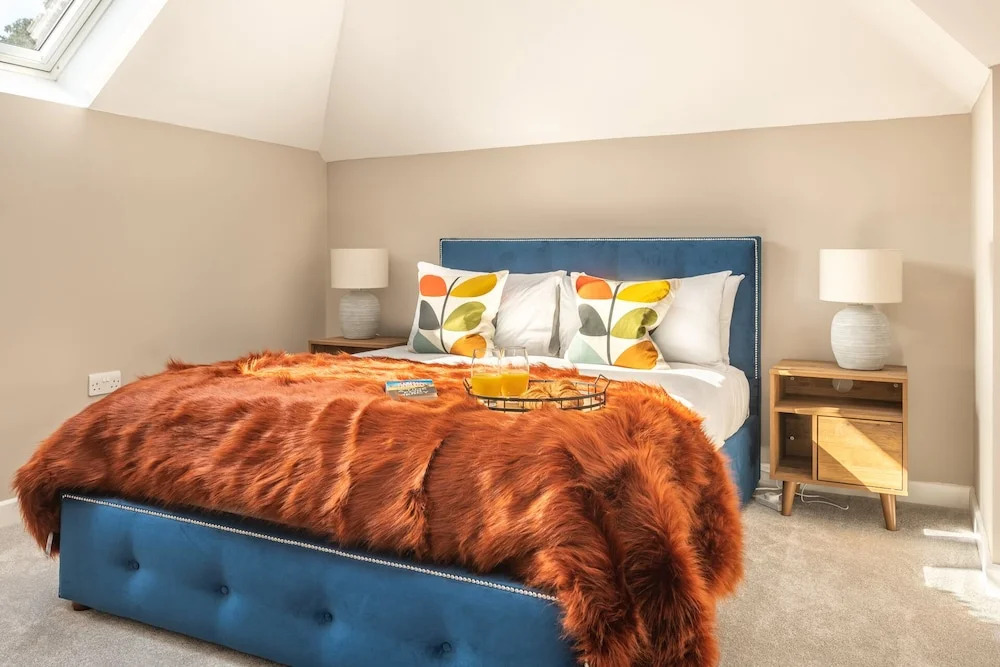 Elliot Oliver - Luxury Penthouse Apartment With Sea View