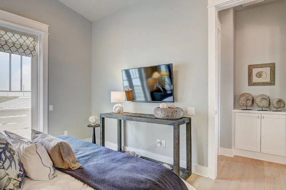 717 Sunrise Avenue Home 3 Bedrooms 3.5 Bathrooms Home