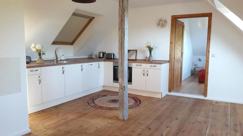 Zentrumsnahe Dachwohnung in grüner Oase