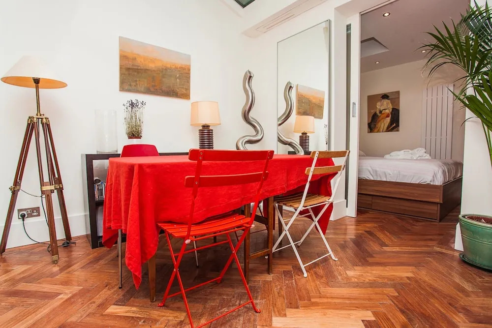 Stylish 3 Bed Apartment Next to Hyde Park
