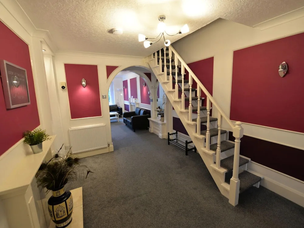 Centrally-located Apartment in Coventry With Netflix